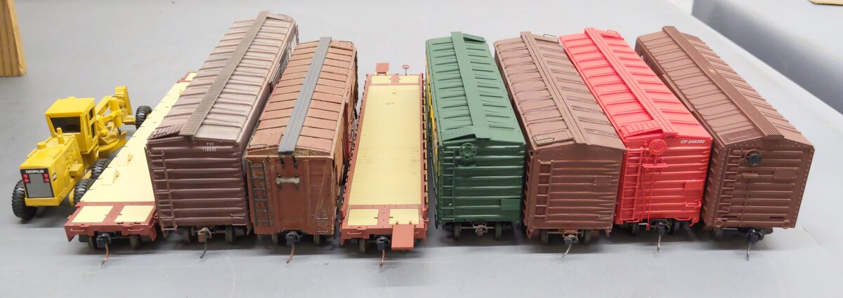 S Scale  Assorted Freight Cars [8] VG