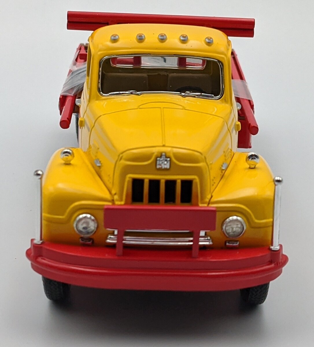 First Gear 19-1969 1:34 1957 International R-200 Gin Pole / Winch Truck MT/Box