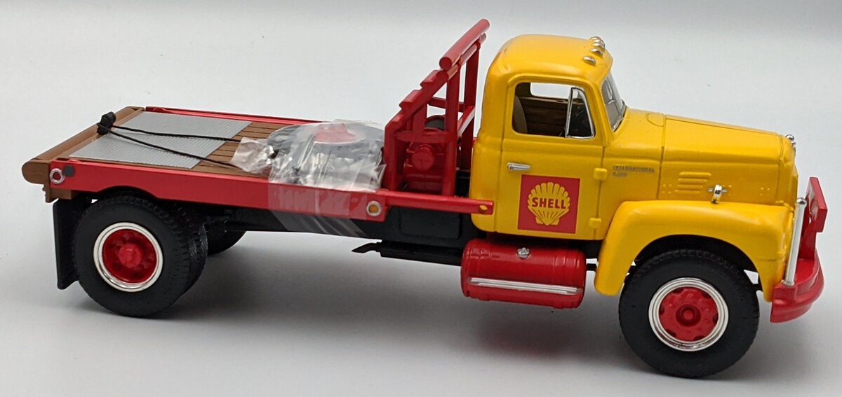 First Gear 19-1969 1:34 1957 International R-200 Gin Pole / Winch Truck MT/Box