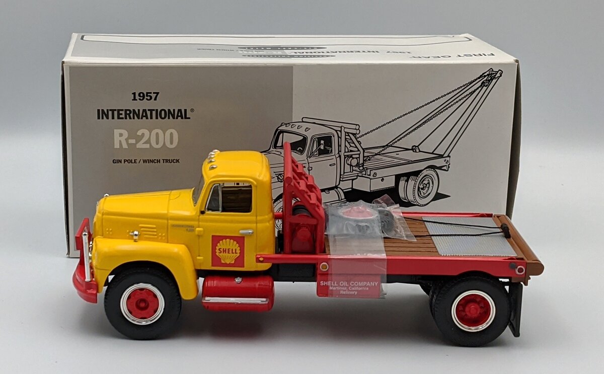 First Gear 19-1969 1:34 1957 International R-200 Gin Pole / Winch Truck MT/Box