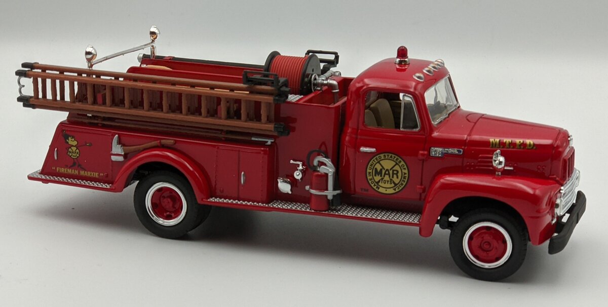 First Gear 19-0113 1:34 MTFD 1957 International R-190 Fire Truck MT/Box