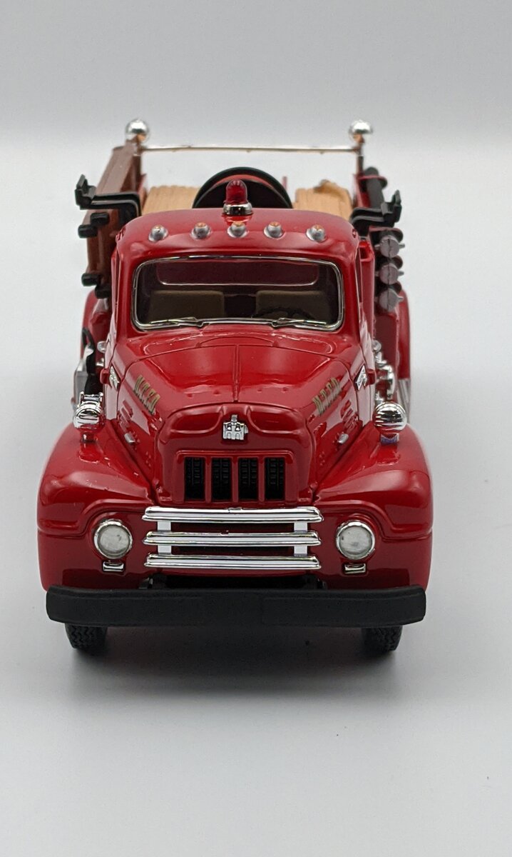 First Gear 19-0113 1:34 MTFD 1957 International R-190 Fire Truck MT/Box