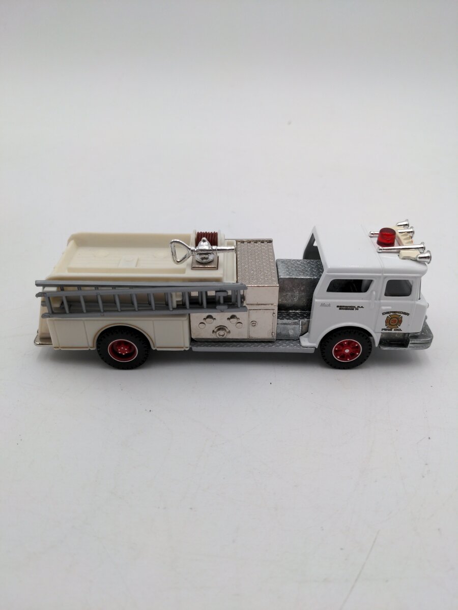 Corgi 98451 1:50 Die-Cast Berwick Fire Service Mack CF Pumper EX/Box