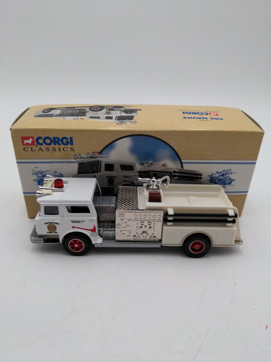 Corgi 98451 1:50 Die-Cast Berwick Fire Service Mack CF Pumper EX/Box