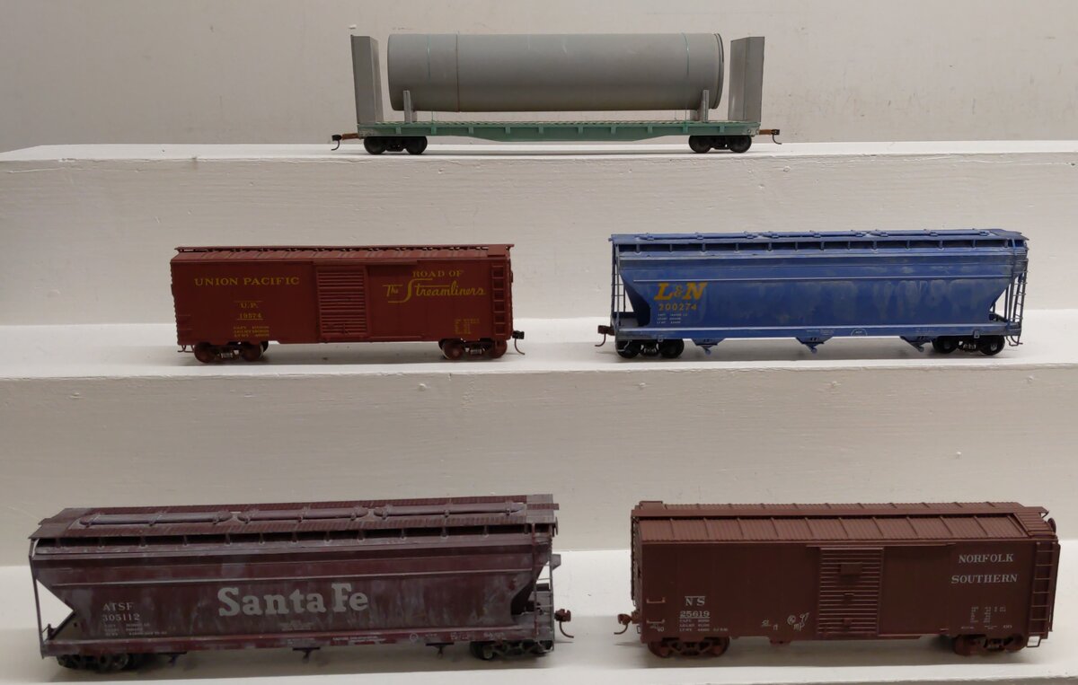 Assorted S Scale Freight Cars [5] EX