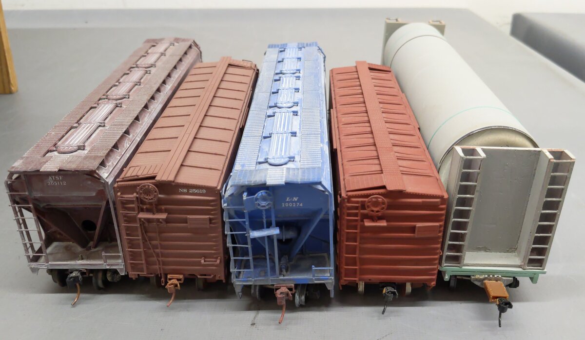 Assorted S Scale Freight Cars [5] EX