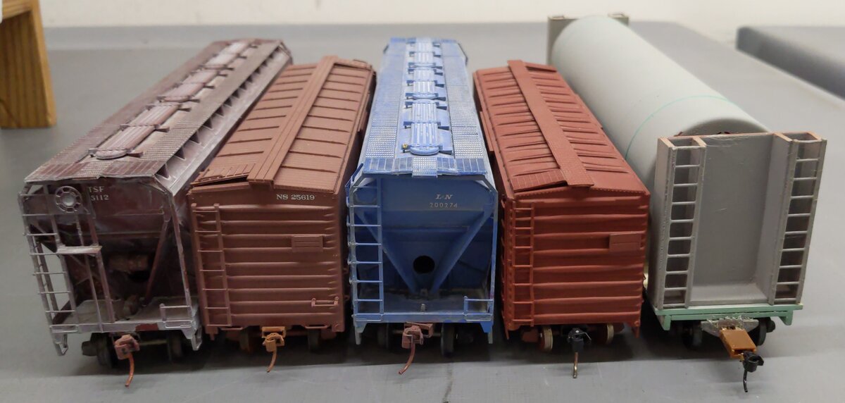 Assorted S Scale Freight Cars [5] EX