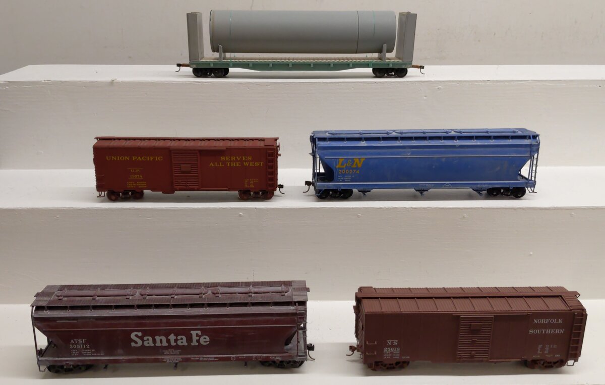 Assorted S Scale Freight Cars [5] EX