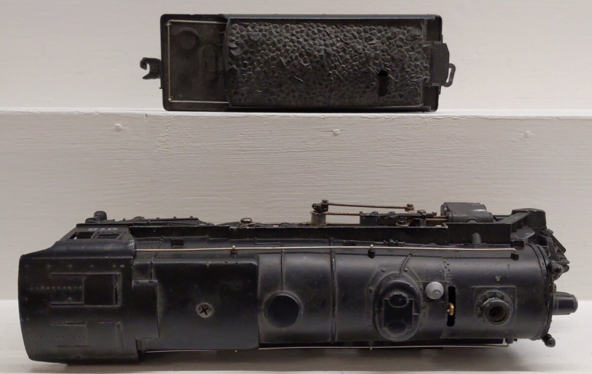 Lionel 675 Vintage O 2-6-2 K-4 Pacific Die-Cast Steam Locomotive & 2466WX Tender VG
