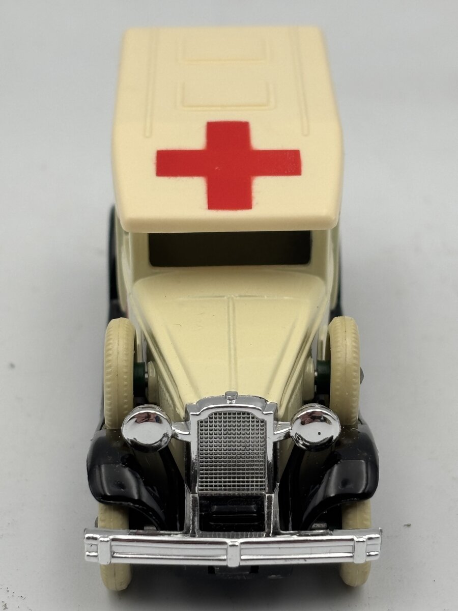 Lledo Days Gone Die-Cast 1:64 Ambulance LN/Box