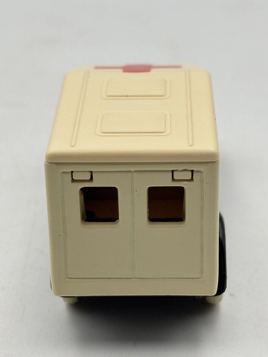 Lledo Days Gone Die-Cast 1:64 Ambulance LN/Box