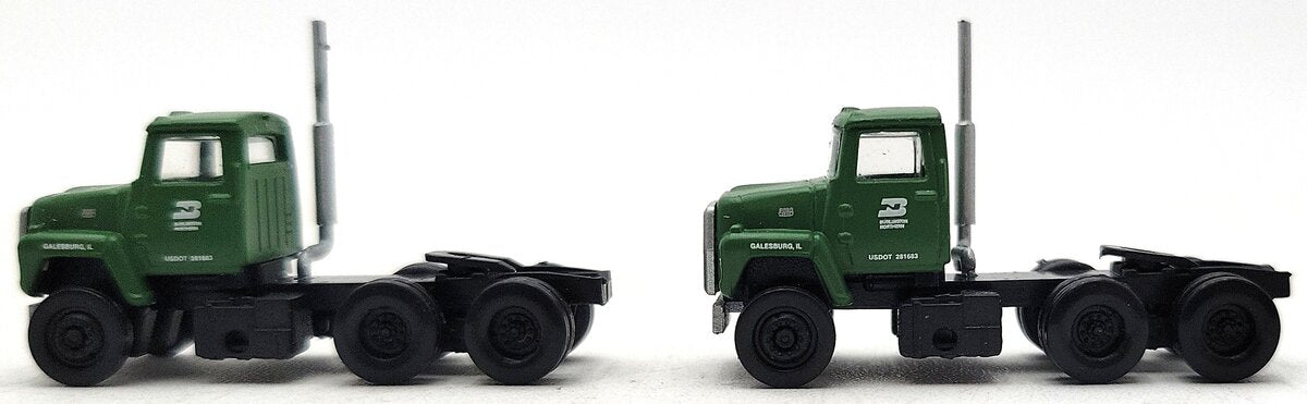 Atlas 60000080 N Burlington Northern Ford® Tractor Cabs (Green/White)