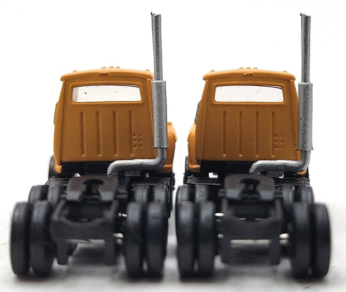 Atlas 60000079 N Union Pacific Ford® Tractor Cabs (Yellow/Black) LN/Box