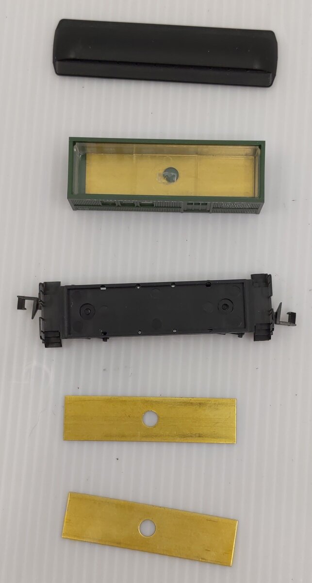 Roundhouse 8525 N Scale Atchison, Topeka & Santa Fe 34' Overton Combine Car Kit EX/Box