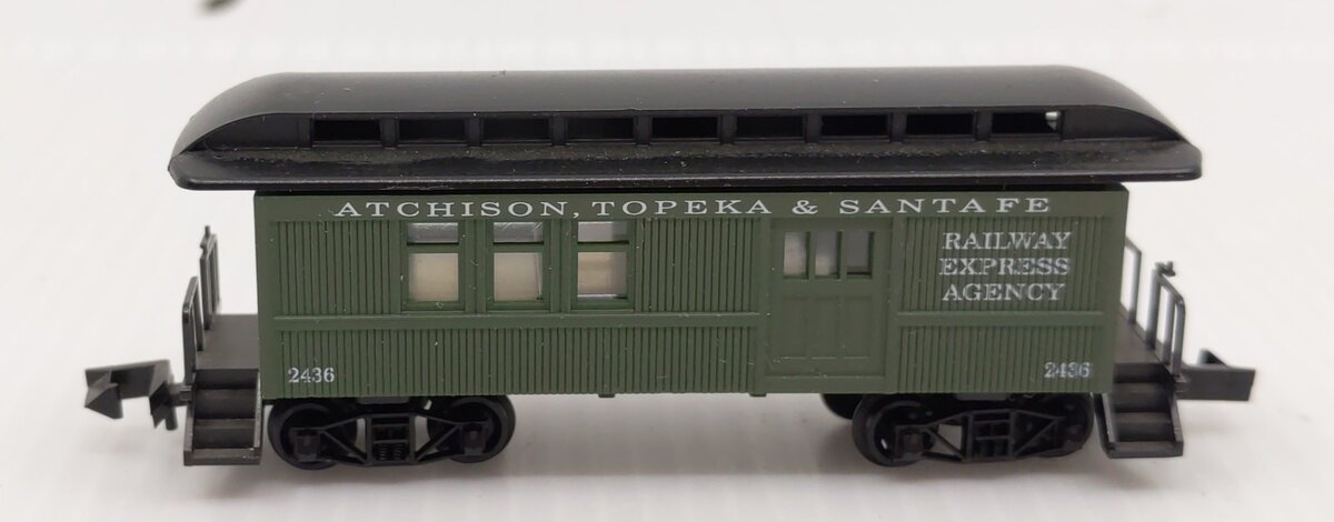 Roundhouse 8525 N Scale Atchison, Topeka & Santa Fe 34' Overton Combine Car Kit EX/Box