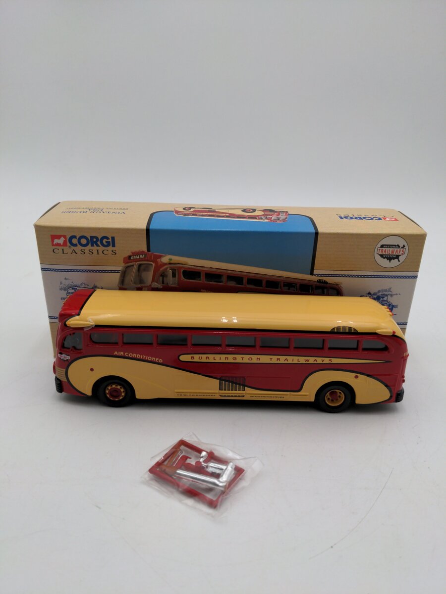 Corgi 98464 1:50 Burlington Trailways Yellow Coach 743 Bus EX/Box