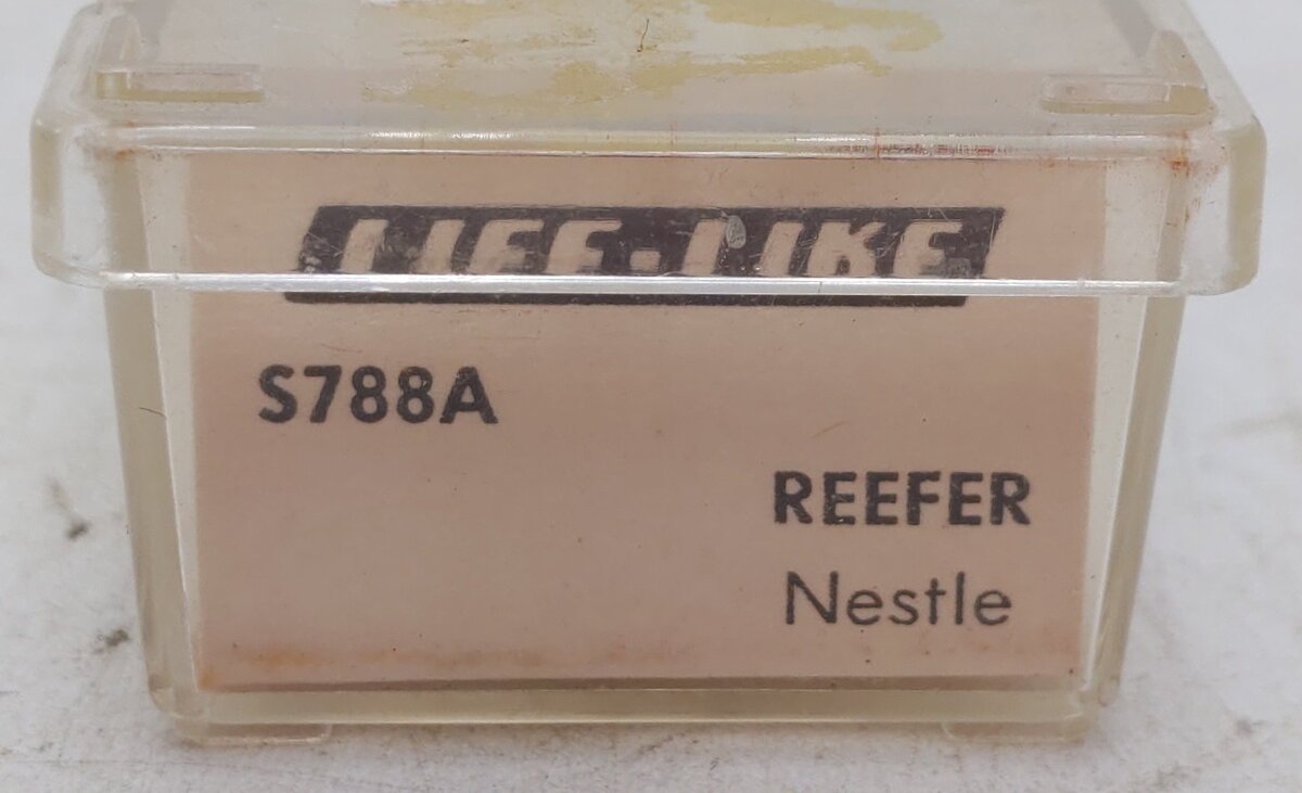 Life Like 5788A N Scale Nestle Chocolate Reefer Car #8205 EX/Box