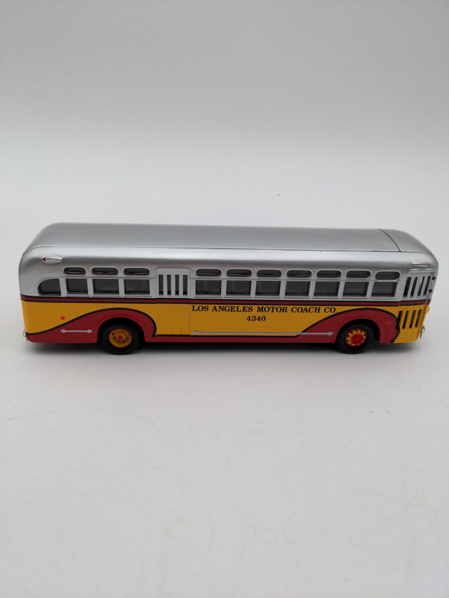 Corgi 97635 1:50 Die Cast General Motors 4502 Los Angeles Motor Coach EX/Box