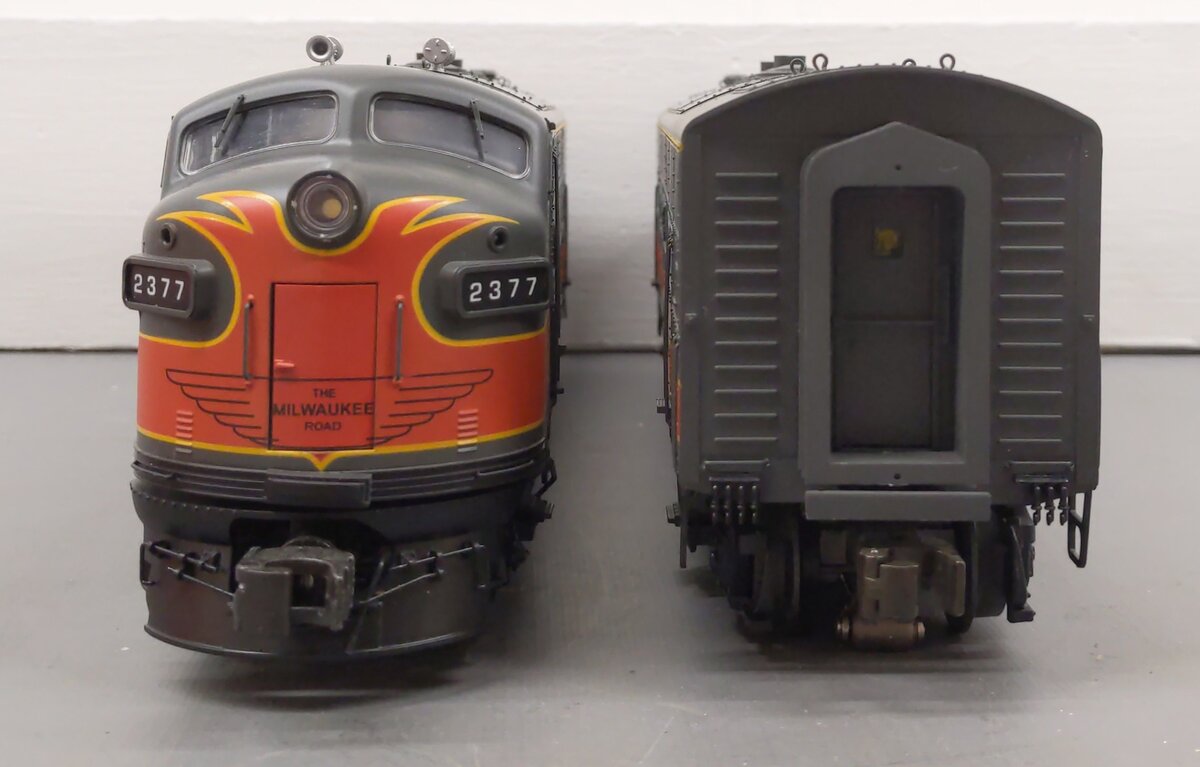 Lionel 6-34586 O Gauge Postwar Milwaukee Road Scale F-3 AB Diesel Set #2378