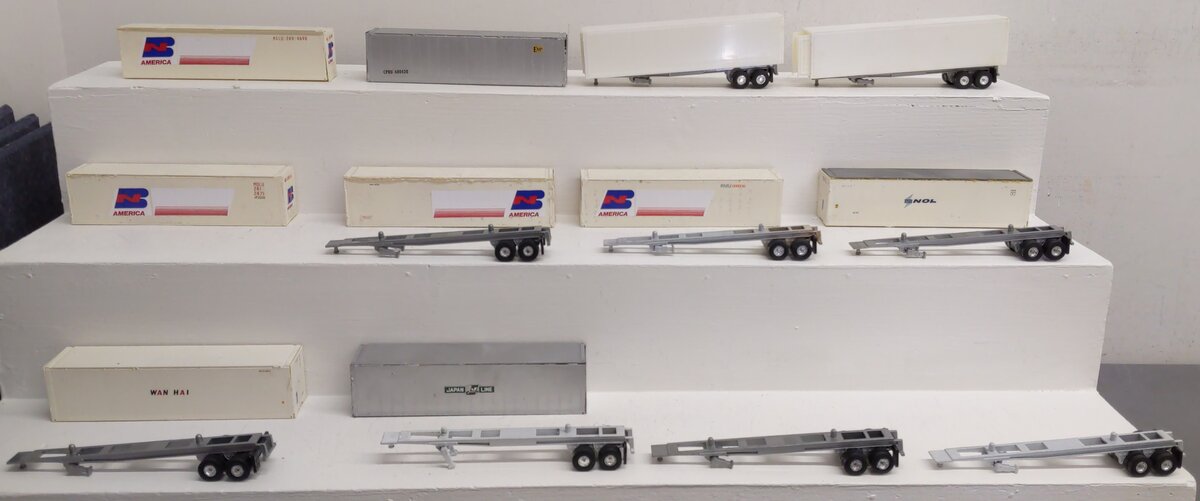 S Scale  Diecast Semi truck Trailers W/ Containers [16] EX