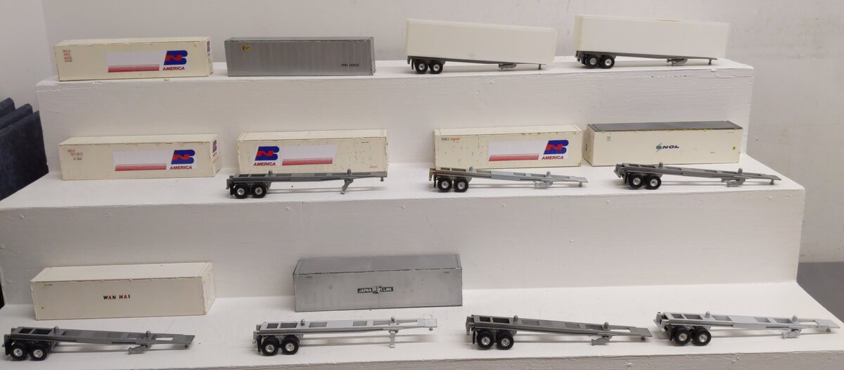 S Scale  Diecast Semi truck Trailers W/ Containers [16] EX