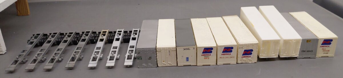 S Scale  Diecast Semi truck Trailers W/ Containers [16] EX