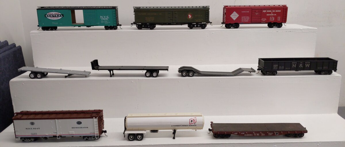 Assorted S Scale Freight Cars and Semi Trailers [10] EX