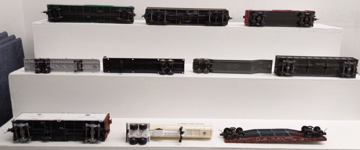 Assorted S Scale Freight Cars and Semi Trailers [10] EX