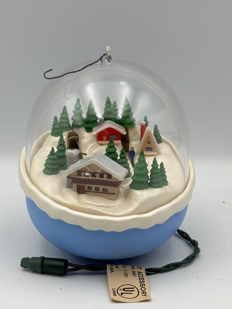 Hallmark Keepsake Ski Trip Magic Light And Motion Ornament LN/Box