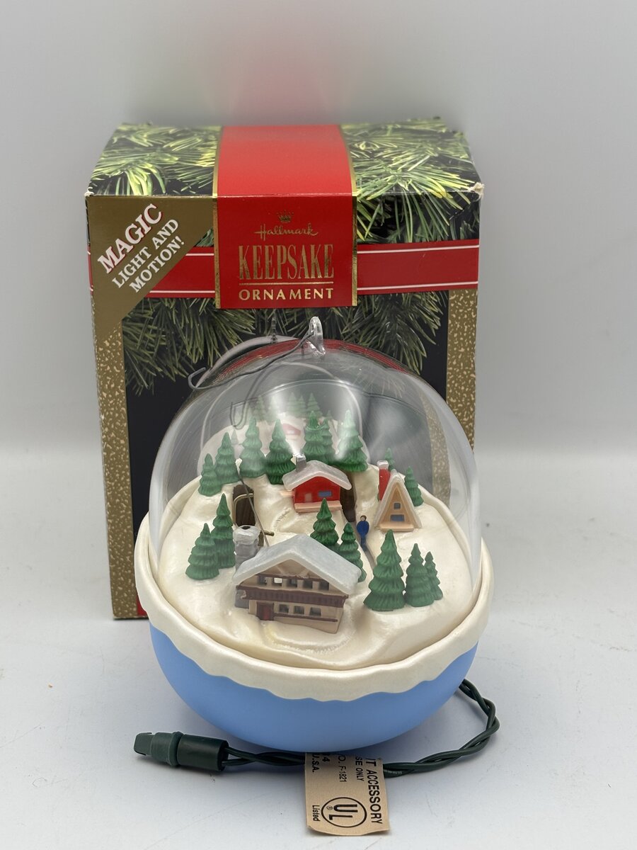 Hallmark Keepsake Ski Trip Magic Light And Motion Ornament LN/Box