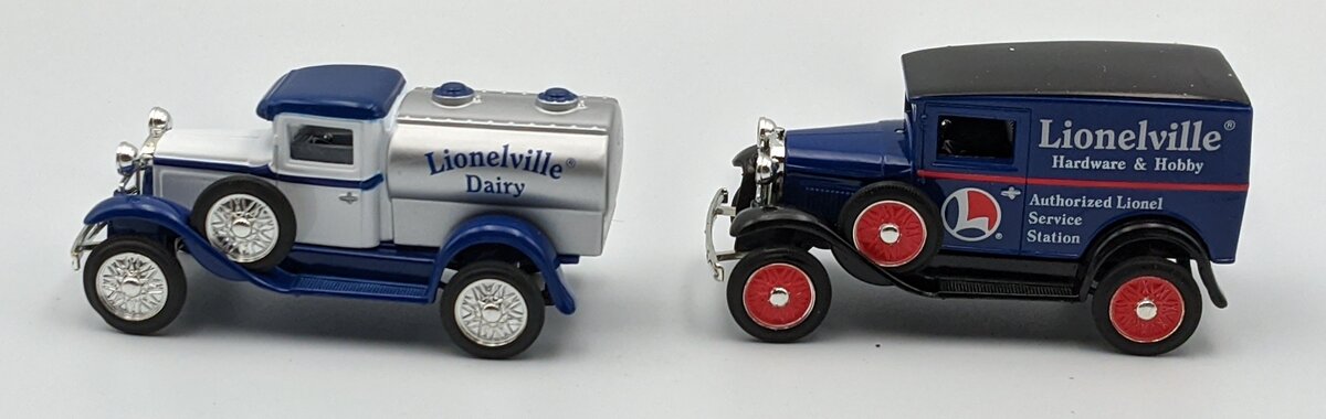 Lionel 311500 1:43 Lionelville Dairy Tanker & Panel Delivery Trucks (Set of 2) EX/Box