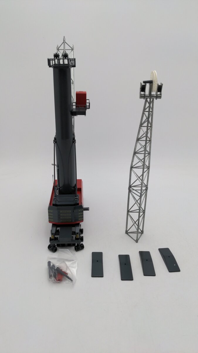 Conrad 2111 1:100 Scale Liebherr Harbour Mobile Crane LHM320 Rotating Tower Kit EX/Box