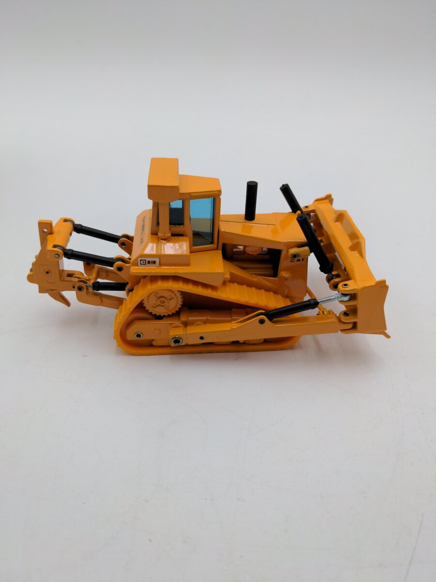 Joal 220 1:70 Caterpillar D10 Dozer Chain Tractor EX/Box