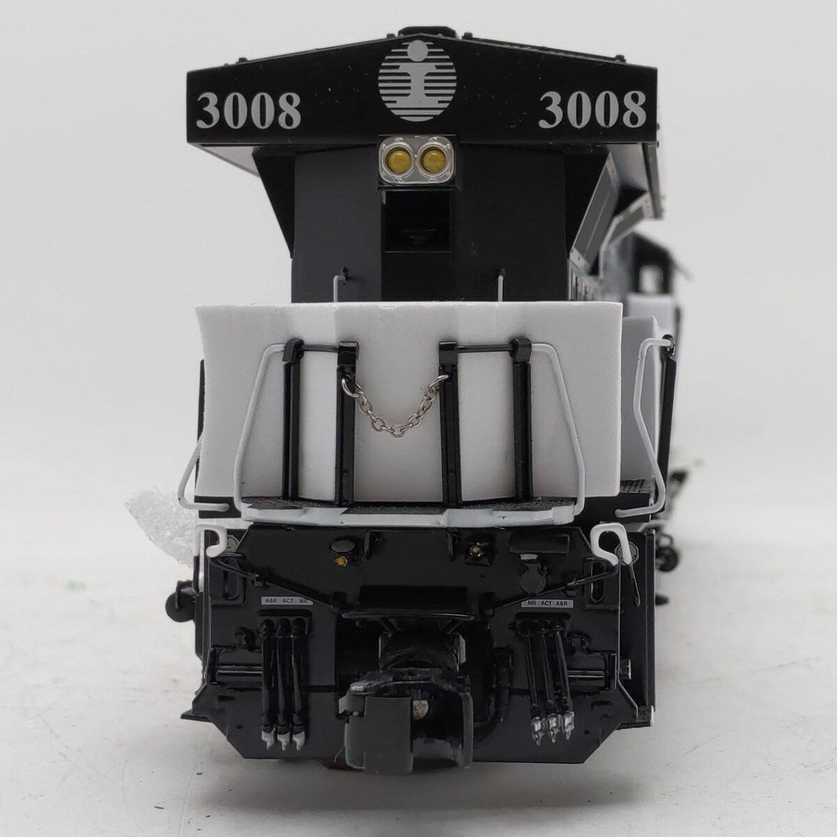 Lionel 2233471 Illinois Central Heritage ES44AC Diesel Engine #3008 w LEGACY LN/Box
