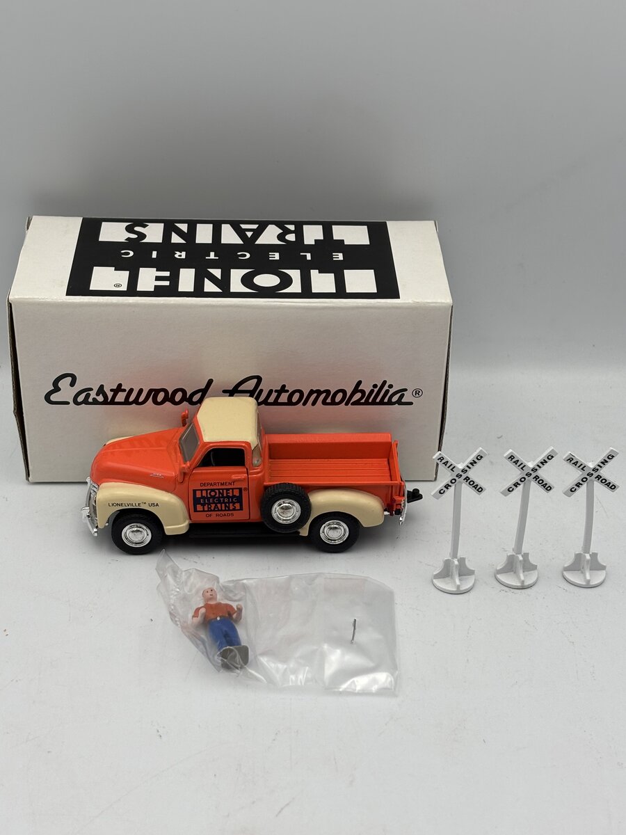 Road Champs "Eastwood" 1:43 Lionelville 1953 Chevrolet C3100 w/ Figure &Signs LN/Box