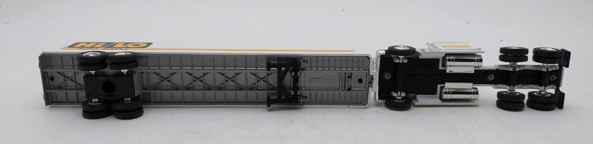 Ertl 3237 Diecast Peterbilt Cab With Trailer LN/Box