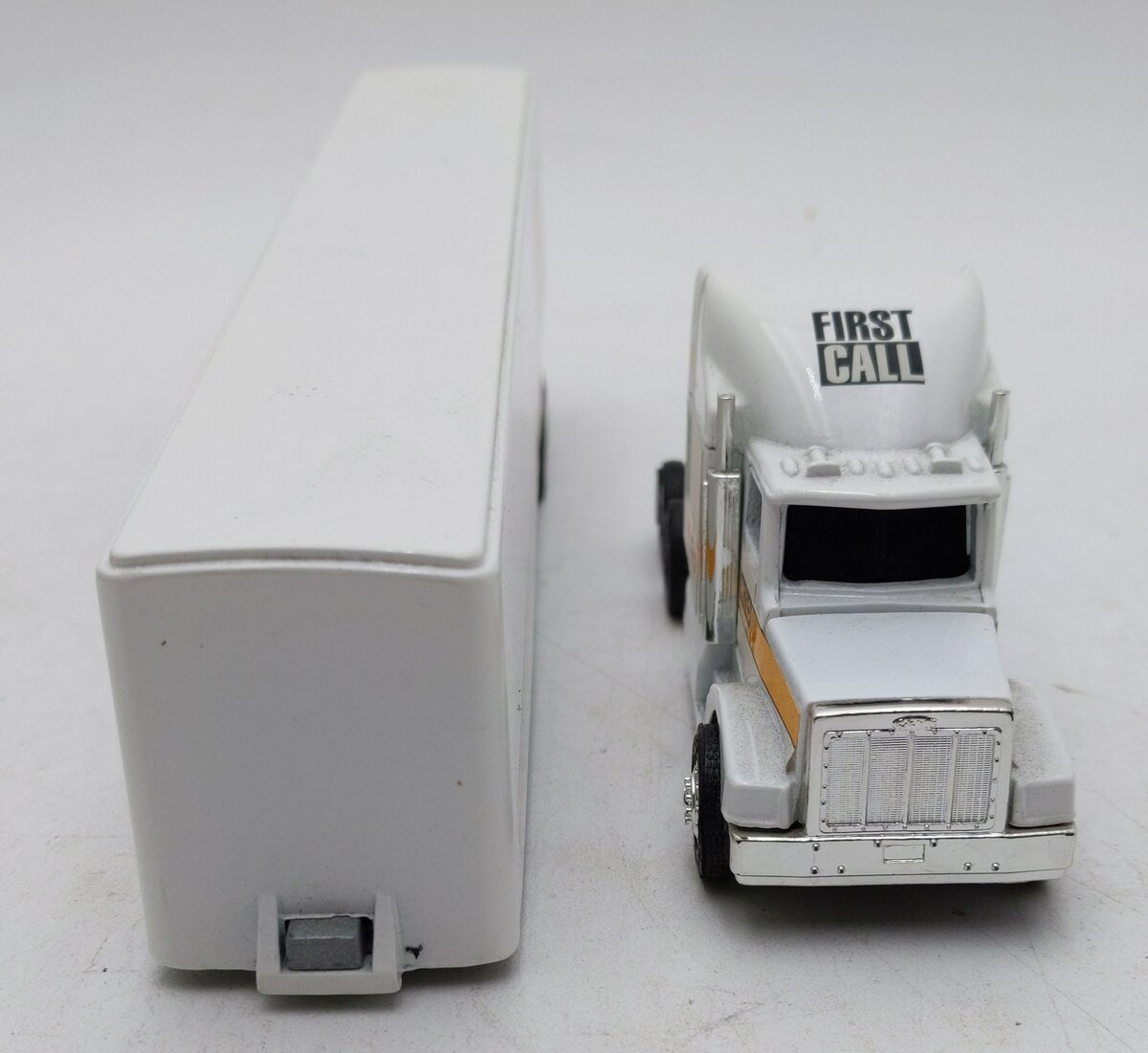 Ertl 3237 Diecast Peterbilt Cab With Trailer LN/Box