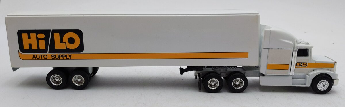 Ertl 3237 Diecast Peterbilt Cab With Trailer LN/Box