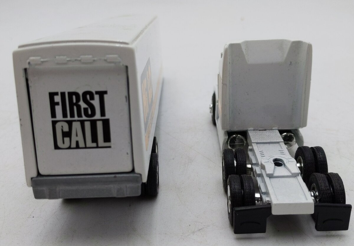 Ertl 3237 Diecast Peterbilt Cab With Trailer LN/Box