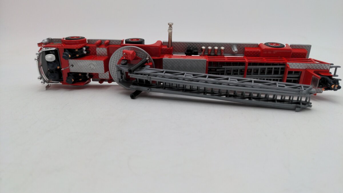 Corgi 97320 1:43 Scale 1990 American Lafrance Aerial Ladder Fire Truck Die Cast EX/Box