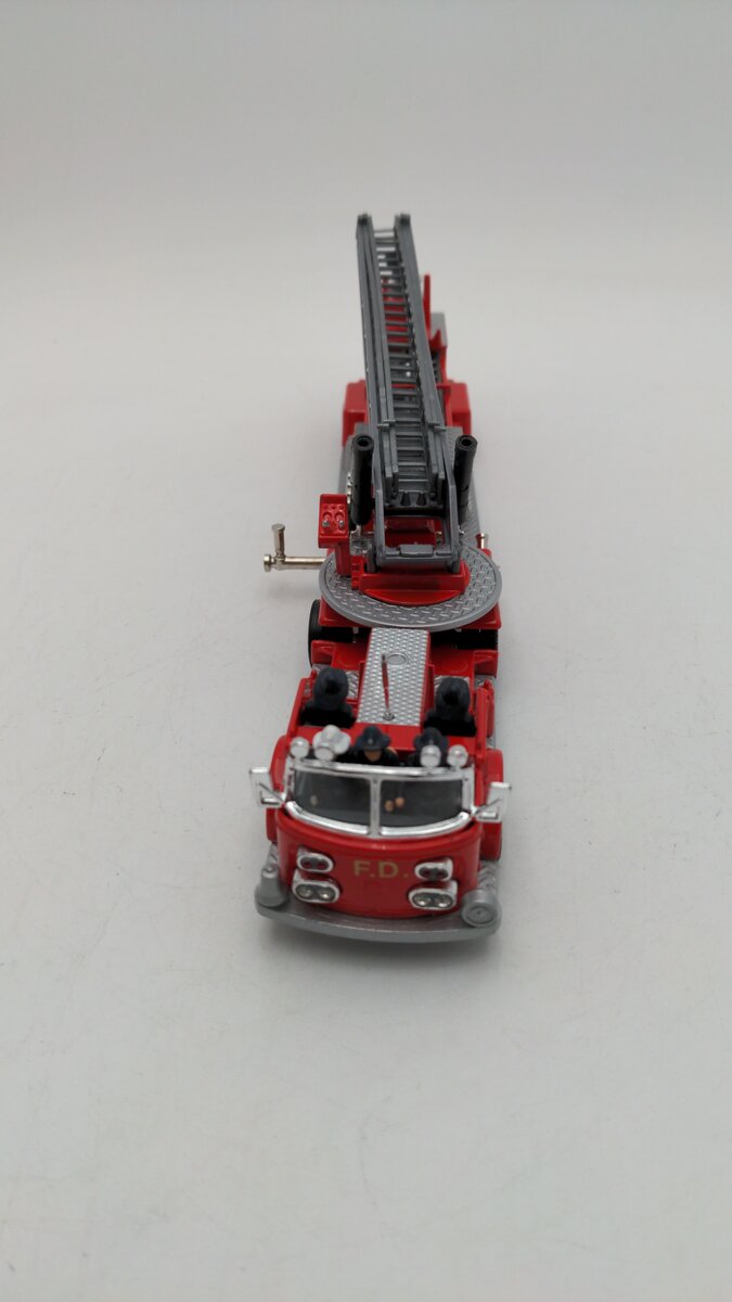 Corgi 97320 1:43 Scale 1990 American Lafrance Aerial Ladder Fire Truck Die Cast EX/Box