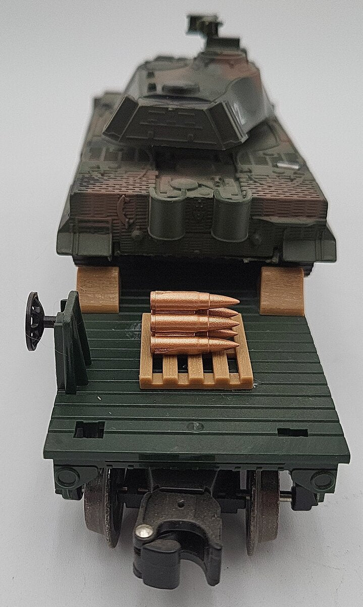 Menards 279-3572 O Gauge  U.S. Army Flat Car w/ Operating Sounds Tank EX/Box