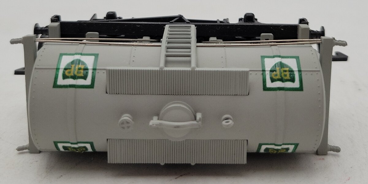 Main Line 37-135 OO Scale British Petroleum Tank Wagon #5049 LN/Box