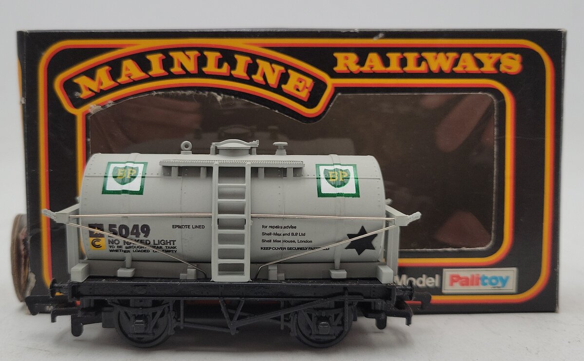 Main Line 37-135 OO Scale British Petroleum Tank Wagon #5049 LN/Box