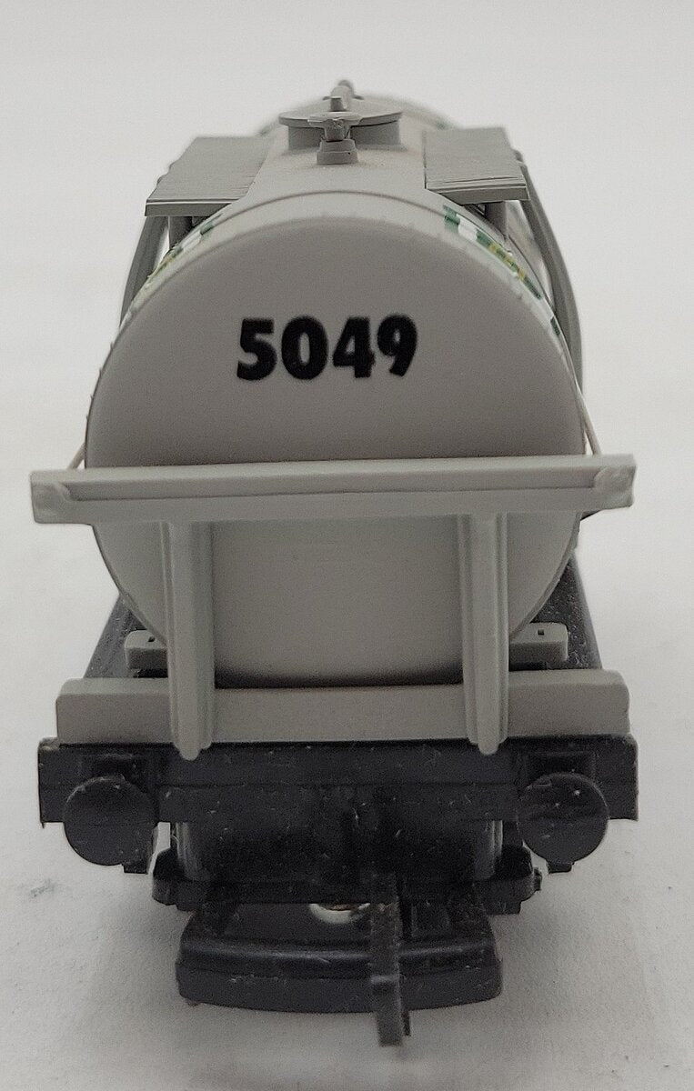 Main Line 37-135 OO Scale British Petroleum Tank Wagon #5049 LN/Box