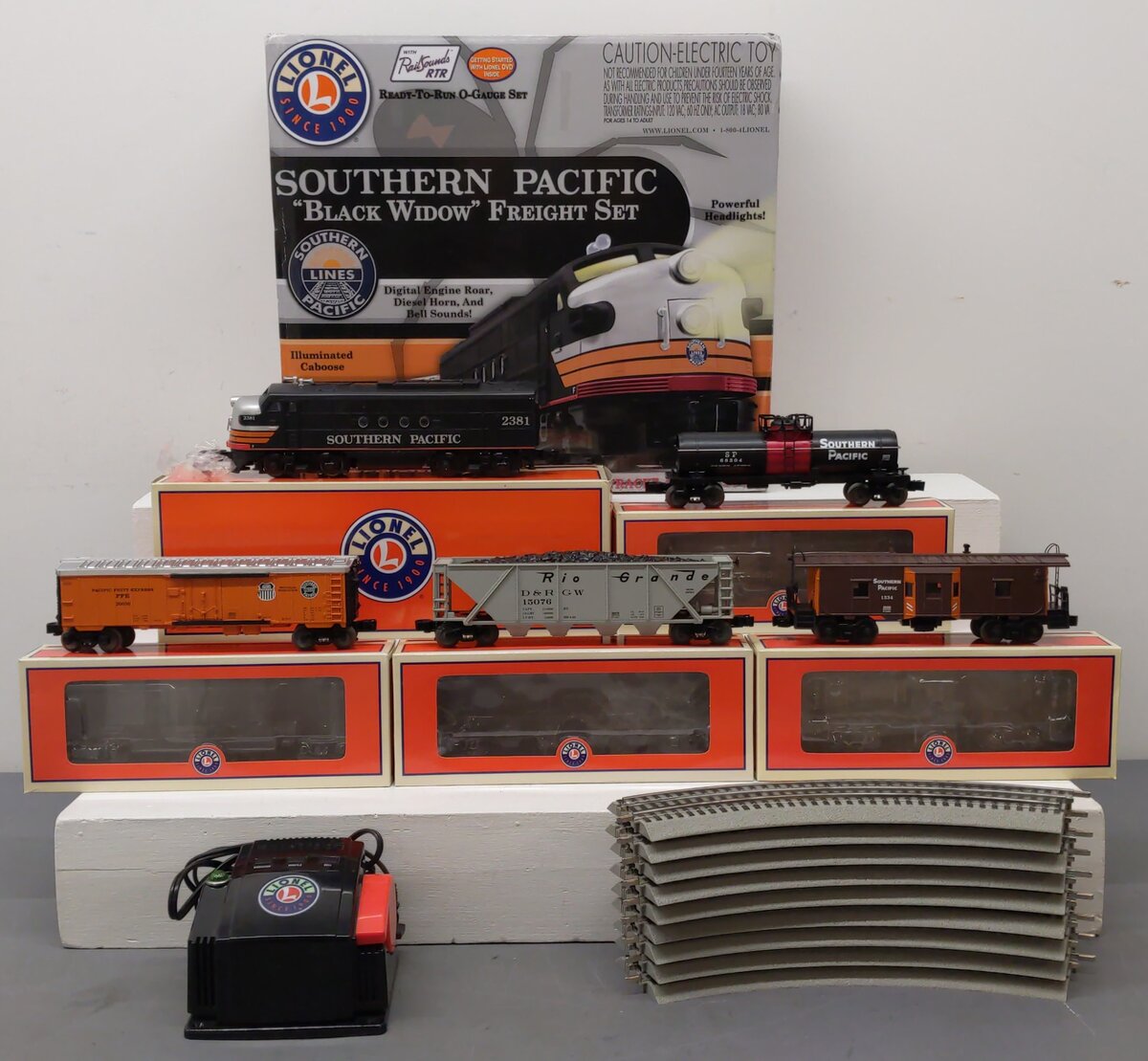 Lionel 6-30217 Southern Pacific Black Widow O Gauge Diesel Freight Train Set LN/Box