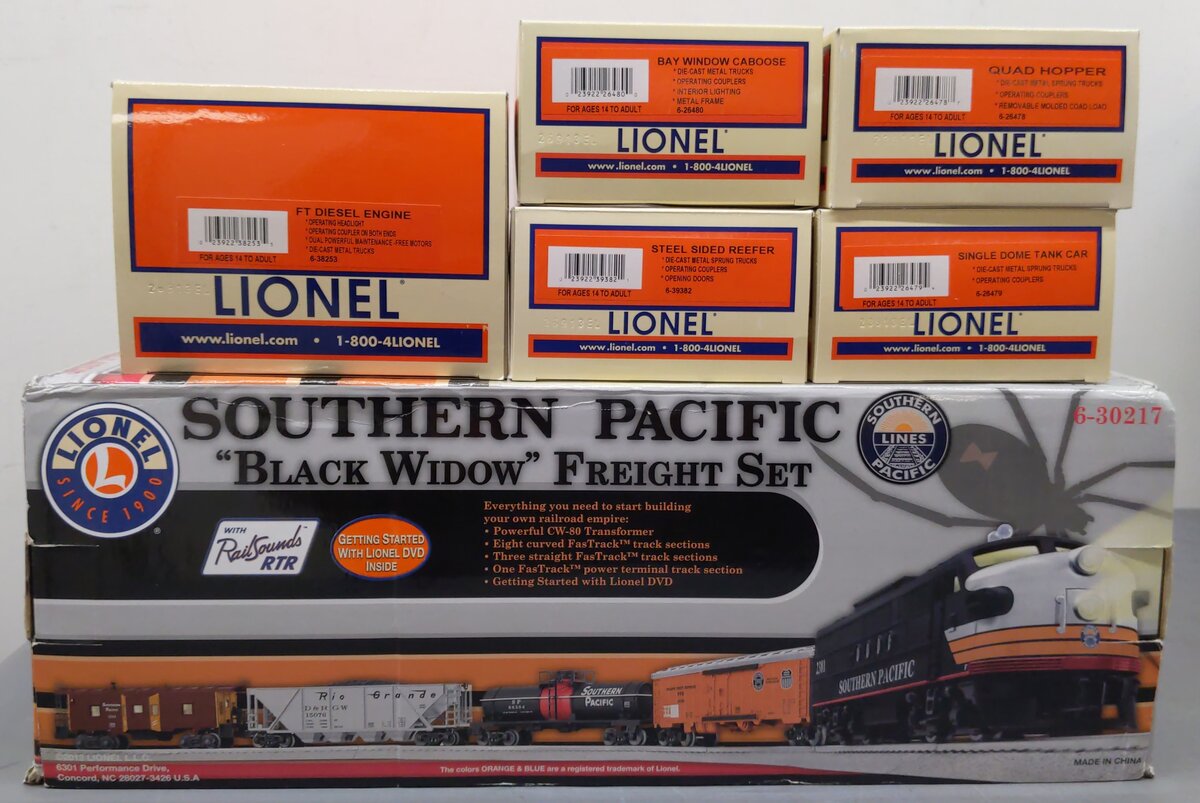 Lionel 6-30217 Southern Pacific Black Widow O Gauge Diesel Freight Train Set LN/Box