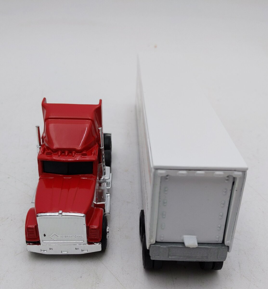 Ertl 7520 1:64 Scale Turkey Hill Navistar Tractor w/ Trailer NIB