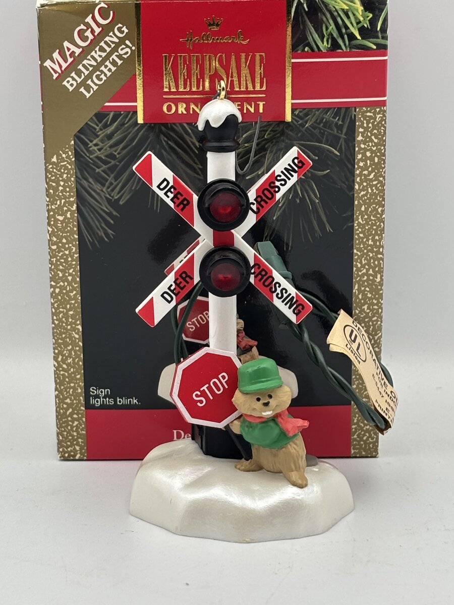 Hallmark QLX721-3 Keepsake Deer Crossing Ornament LN/Box