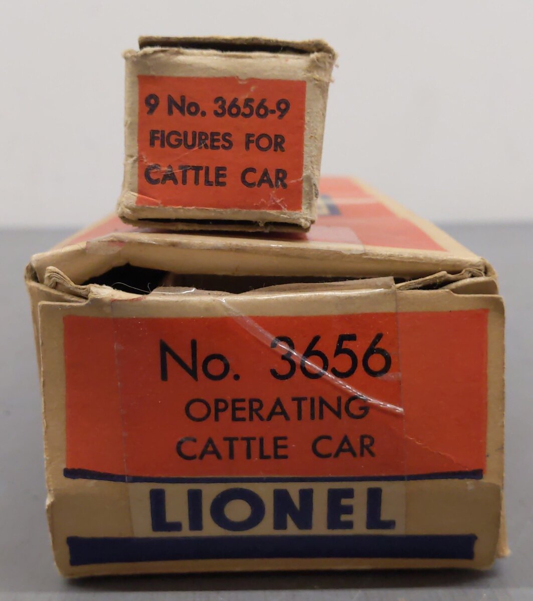 Lionel Vintage O Operating Cattle Loader w/ Barrel Loader/Box